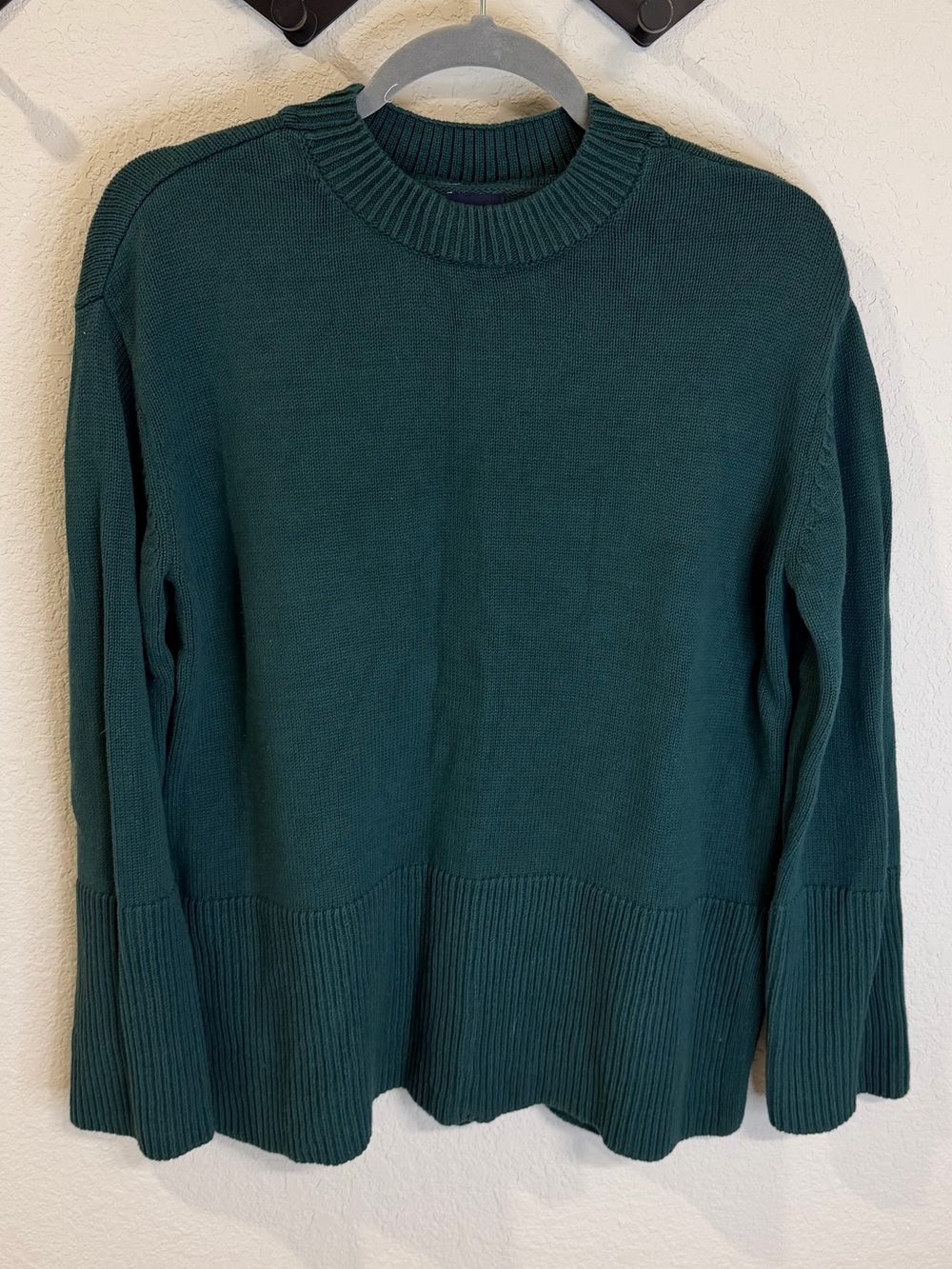 GAP Women’s 100% Cotton Green Crewneck Sweater Small Ribbed Trim Side Slits